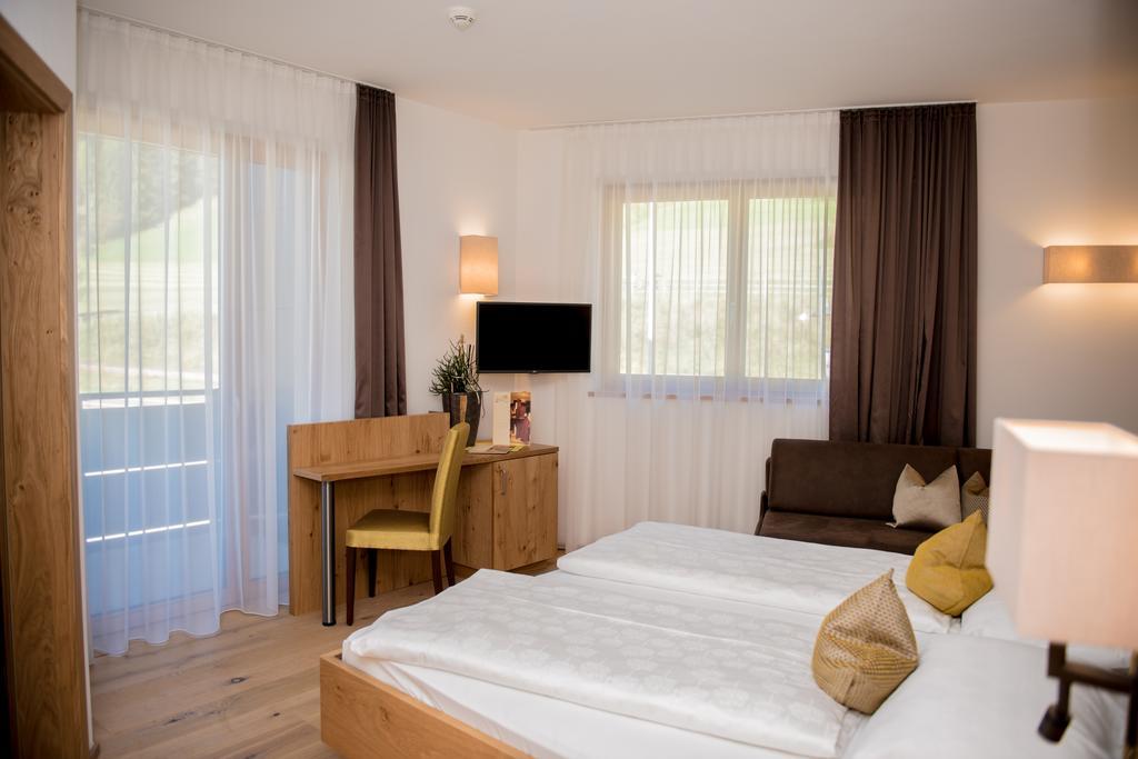 Double or Twin Room,404826909:JPEG